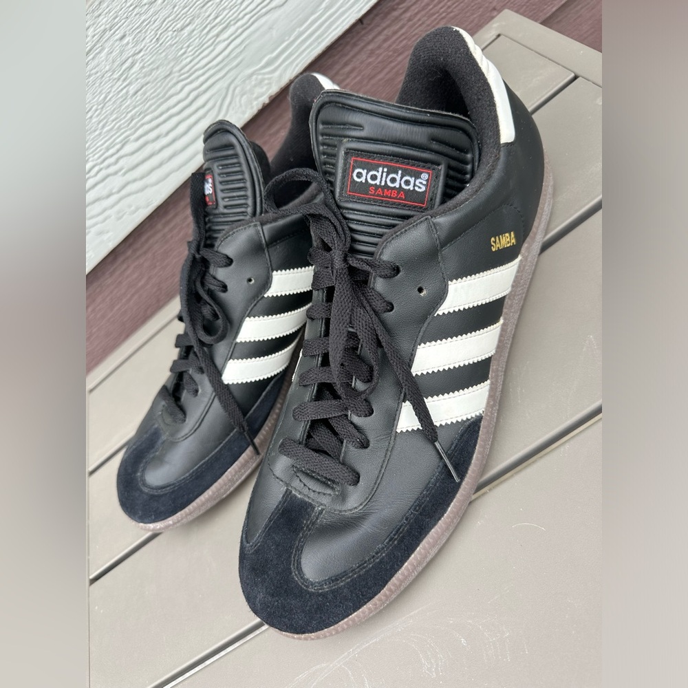 Adidas 2009 Men’s Samba Indoor Soccer Sneaker